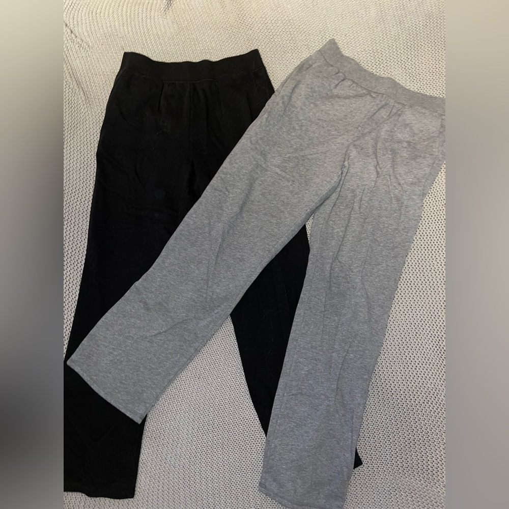2 Pack Time and Tru Sweatpants. Size: M